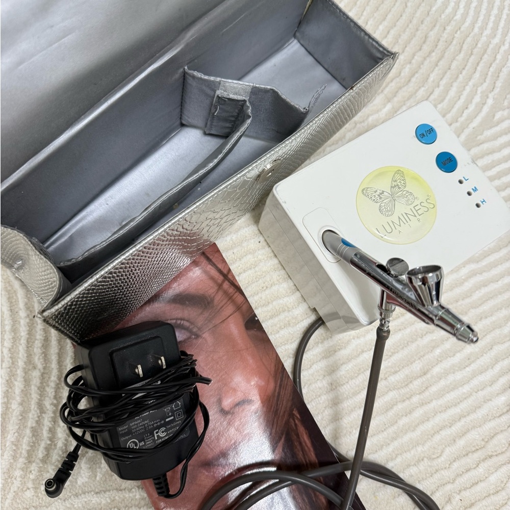 Luminess Airbrush Makeup Kit with case.
